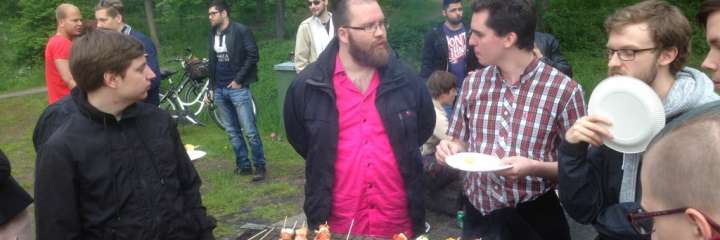 Grill med grillspett och annat.